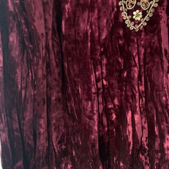 Page Womens Burgundy Beaded Detail V Neck Velvet Boho Medieval Whimsigoth Top M - Picture 2 of 8